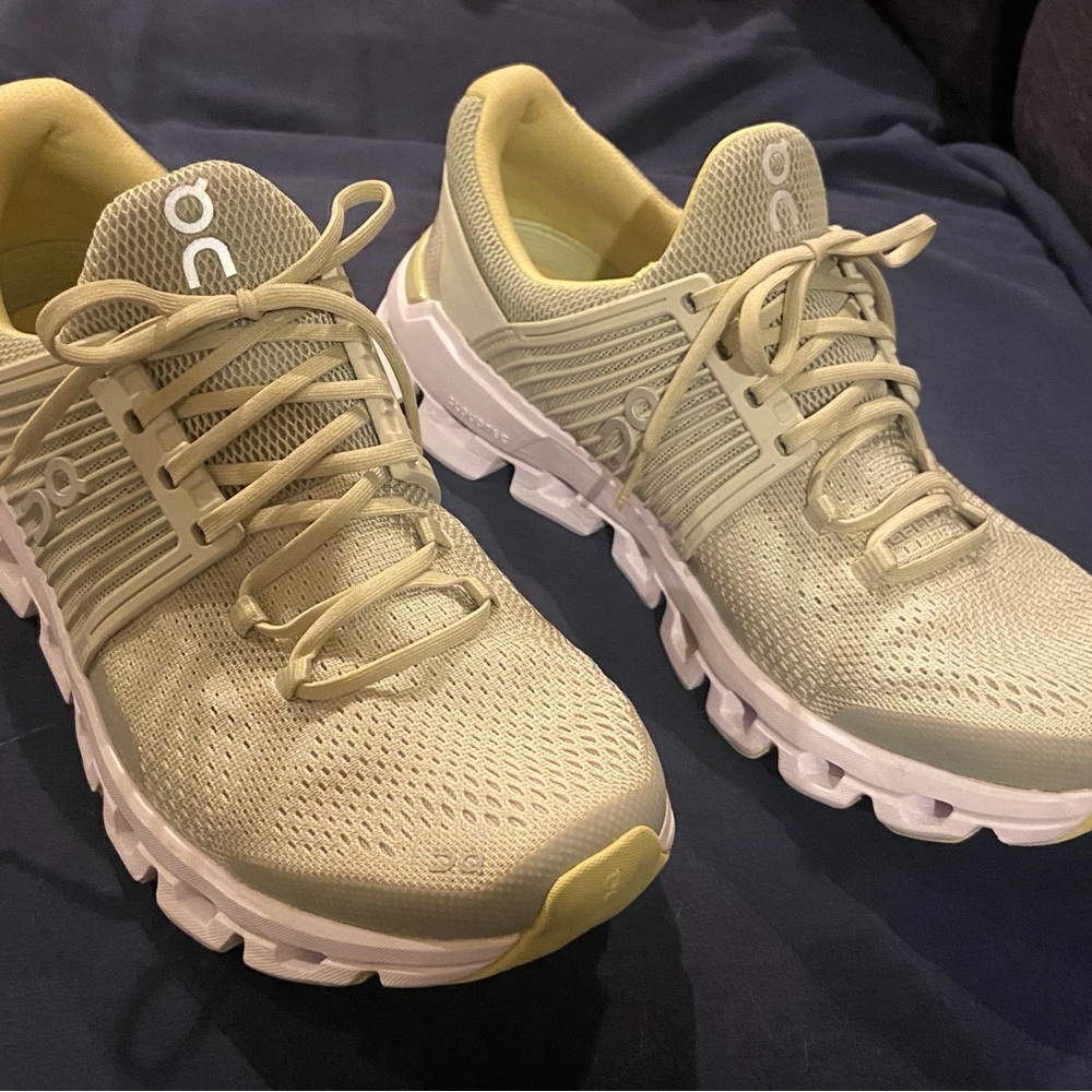 Women’s On Cloud tennis shoes.